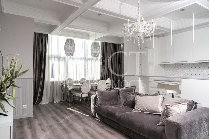 3 комн. квартира, 107 м², 3/17 эт.
