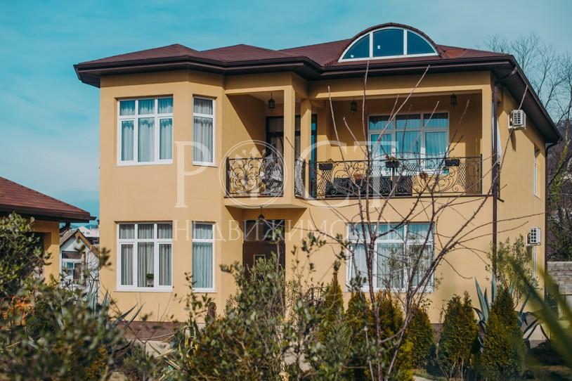 Дом 220 м² на участке 10 сот.