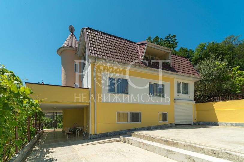 Дом 248.5 м² на участке 7 сот.