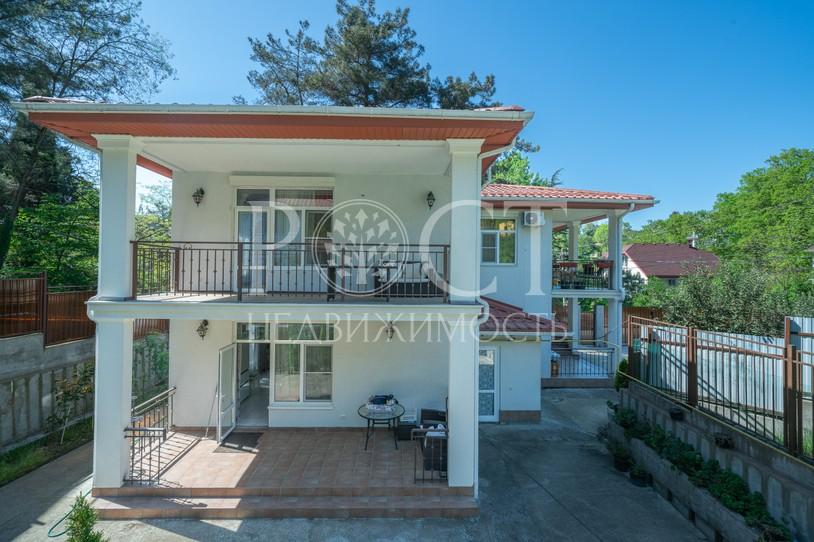 Дом 180 м² на участке 7 сот.