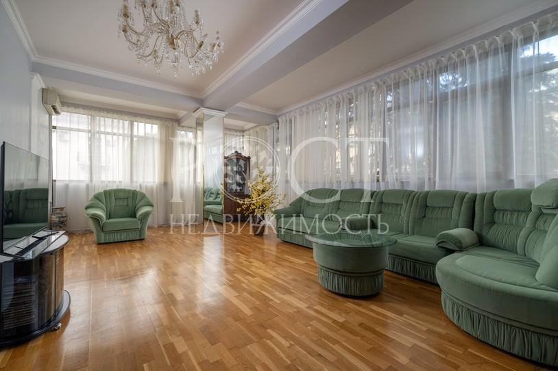 4 комн. квартира, 135.7 м², 4/2 эт.