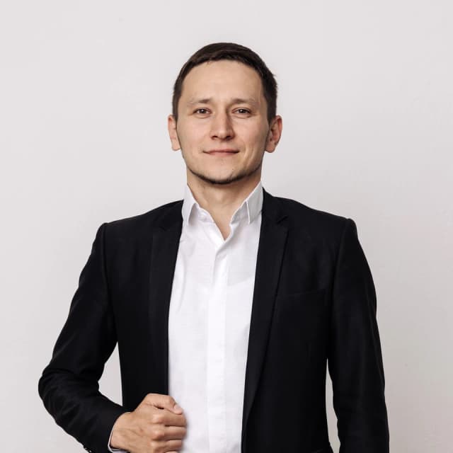Руслан Манаков